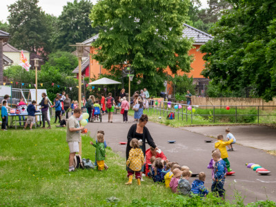 Buntes Gewimmel auf dem Karlshorster Campus